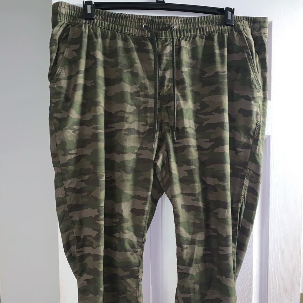 Plus size Camo joggers